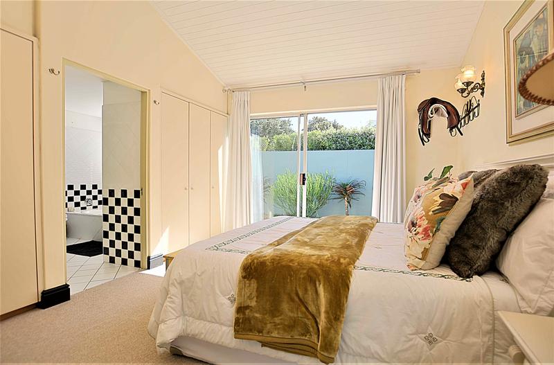 4 Bedroom Property for Sale in Bloubergstrand Western Cape